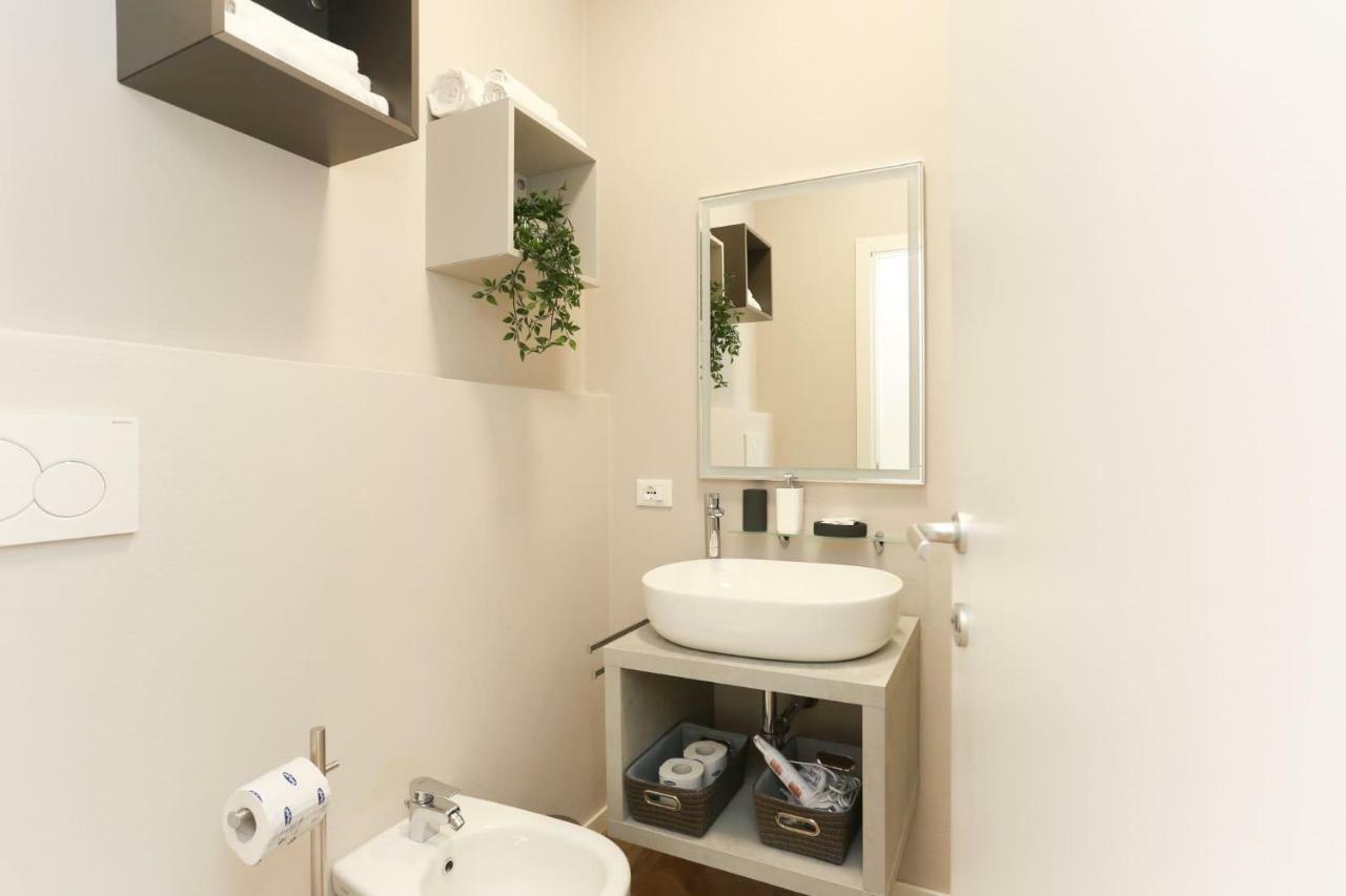 The Best Rent - Modern Apartment Near Bocconi University Milan Bagian luar foto